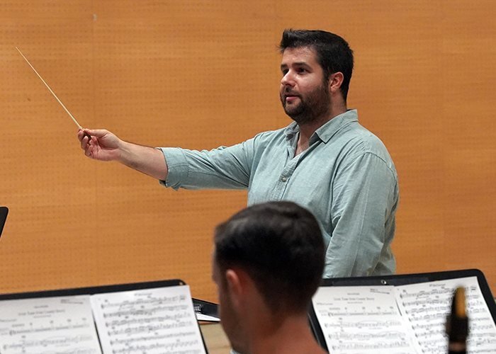 Manuel Jesús Ramos dirigiendo un ensayo